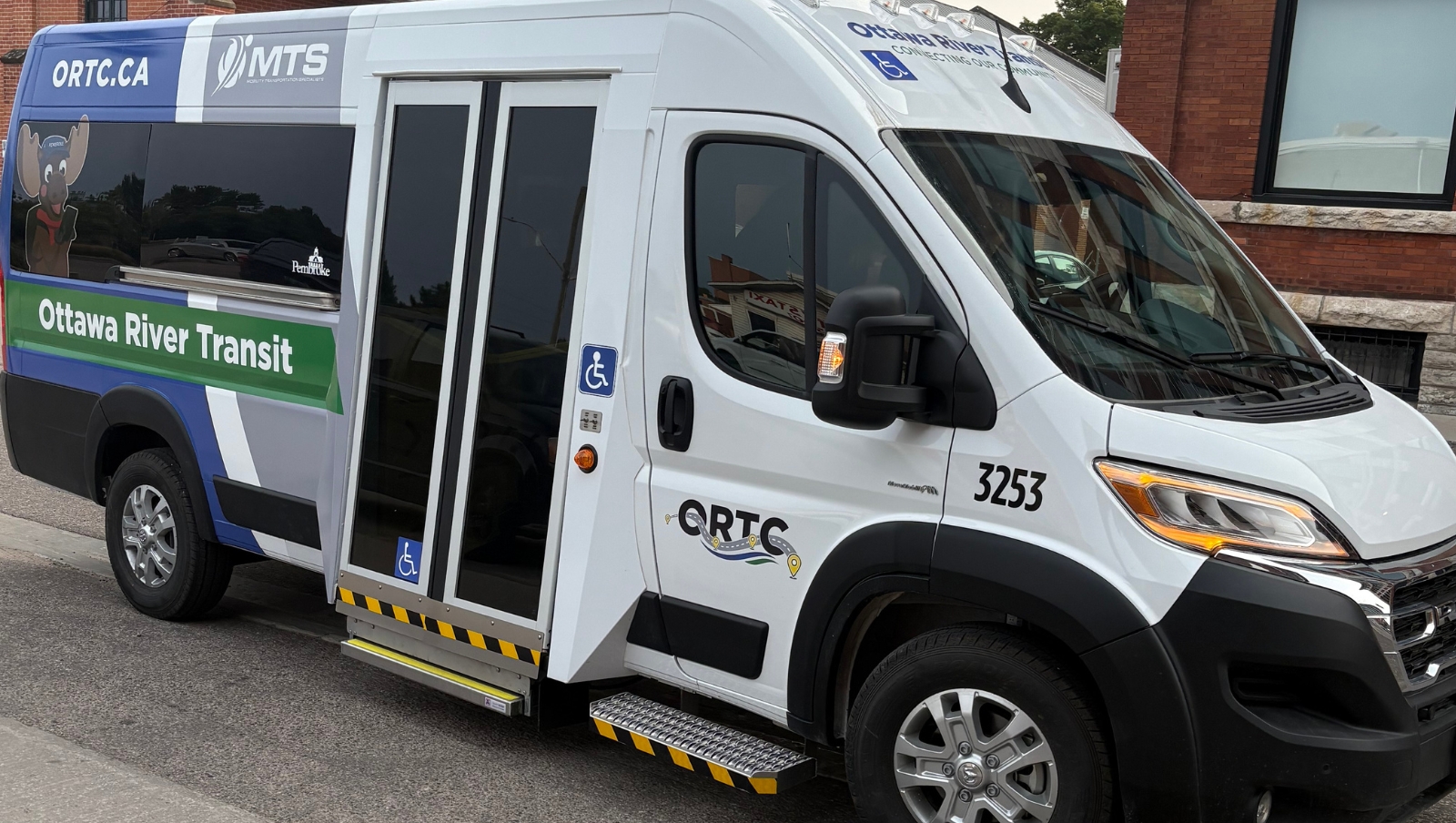 A transit vehicle with a Ottawa River Transit decal.