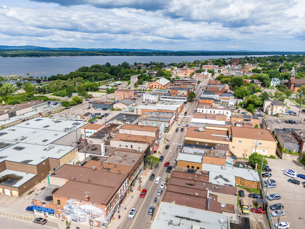 An aerial view of a commercial area.